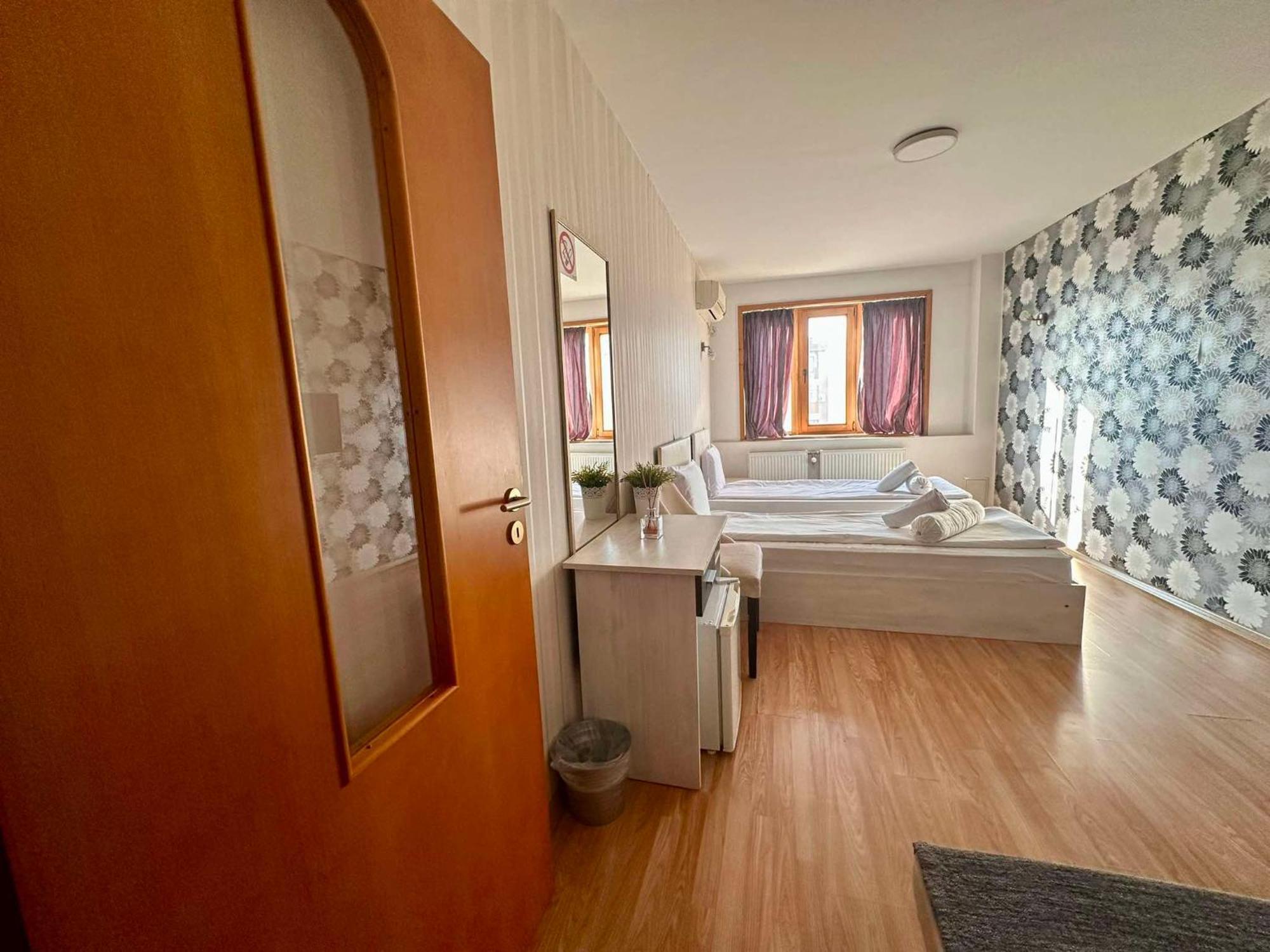Family Hotel Amor Ruse Exterior foto
